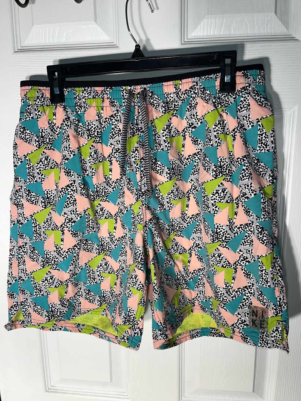 Men’s Nike Vibe Icon Logo 7" Mesh Lined Geometric Pastel Volley Shorts Large L